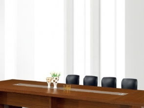 简约现代的办公空间革新 重庆凯佳钢木会议桌与办公桌全面解析